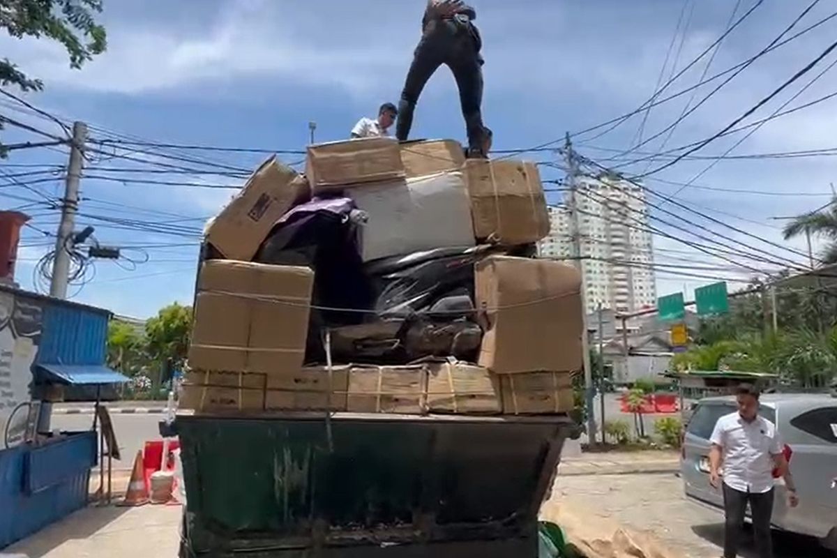 Modus Tumpukan Buku,Kirim Motor Curian ke Bengkulu,Sopir Truk Ditangkap Polisi