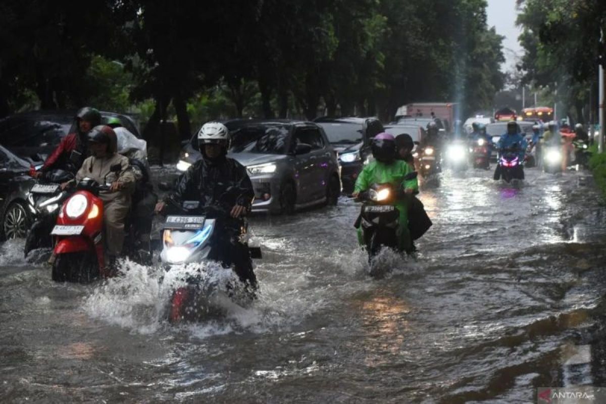 2 RT di Kuningan Jakarta Selatan Masih Terendam Banjir Pagi Ini