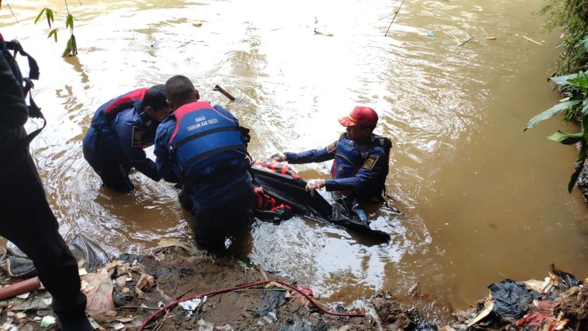 Penemuan Mayat Wanita Tanpa Identitas di Tepi Sungai Ciliwung, Polisi Selidiki